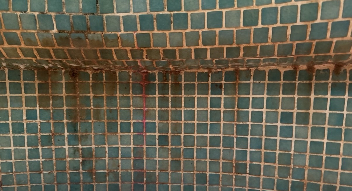 Steam seating area before cleaning